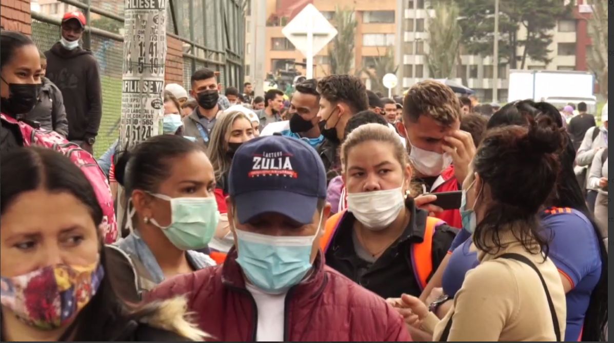 En Bogotá, son filas inmensas buscando el RUMV. Hasta ahora se han entregado un millón de venezolanos.