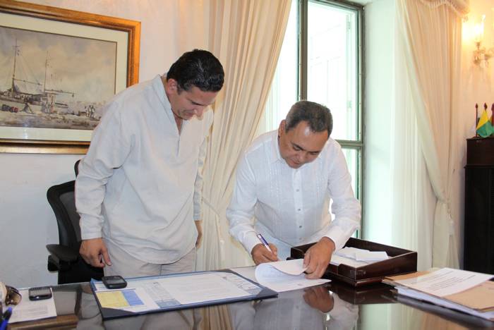 El magistrado Luís Miguel Villalobos Álvarez cuando se posesionó ante el gobernador Juan Carlos Gossaín en 2012.