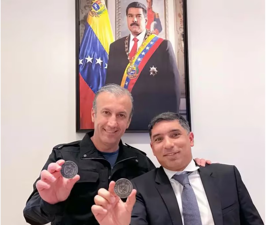 Tareck El Aissaimi y Pedro Rafael Pellechea, los dos coroneles zares del petroleo en Venezuela. El primero cayó en desgracia frente al régimen.