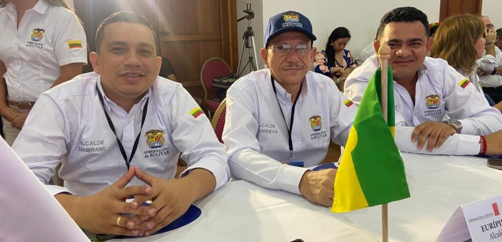 Aquí observamos a «Ipe» (centro) compartiendo con otros mandatarios en la Cumbre de Alcaldes de Bolívar realizada en Mompox el 31 de enero de 2024. Elpatrón criminal.