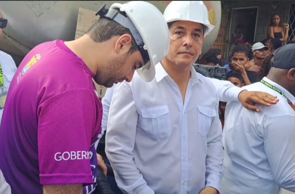 Yamilito y Dumek dándole agua gratuita a los barrios de Cartagena. Así se atiende la emergencia sanitaria.