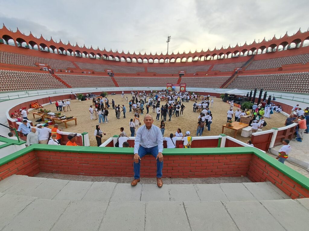 La majestuosa Nueva Plaza de Toros ya no será para que la élite deleite sus bajos instintos violentos. Hablaremos con el alcalde Dumek para que la convierta en una Plaza de la Paz. Y le diremos cómo./VoxPopuli Digital.