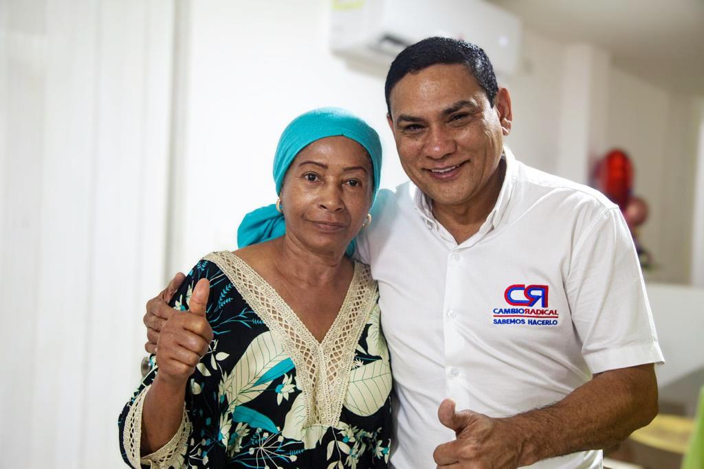 Cielo Redondo con su nuevo mentor, el senador Didier Lobo Chinchilla, de Cambio Radical. La fiscal del paramilitarismo.Cortesía.