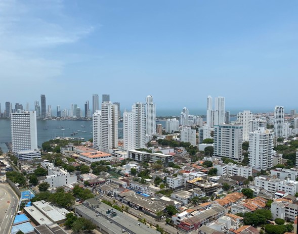 Cartagena, una ciudad turística que el puerto de carga y la petroquímica se la está devorando. El cuarto oscuro del POT agravará su situación de pobreza. 