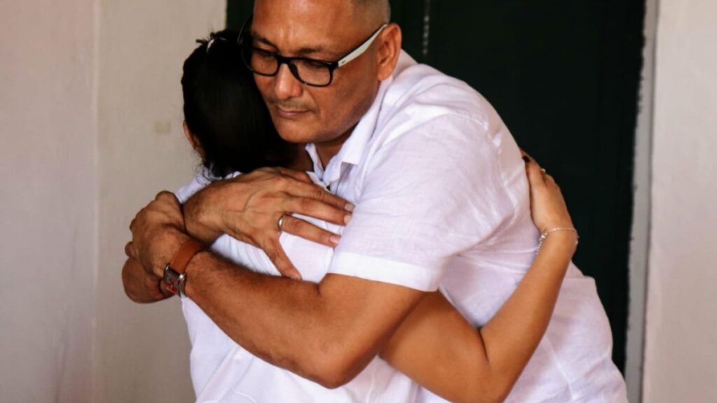 «Juancho Dique» y su abrazo de la muerte. Mintió descaradamente y se burló de lJusticia y Paz