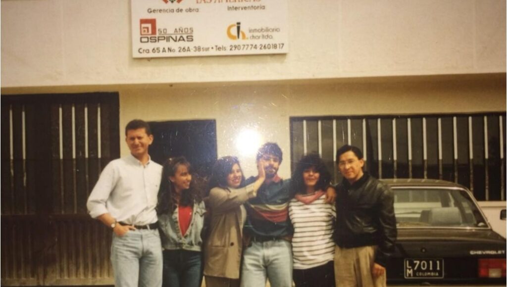 En 1991, Alejandro Char aparece al lado de la madre del demandante de la primogenitura Diana Magali Ramos Saavedra.. El primogénito negado.