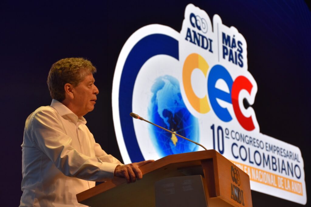 El discurso de cierre de Bruce Mac Master representa a los grandes conglomerados del país que representan el poder real. Foto Andi.